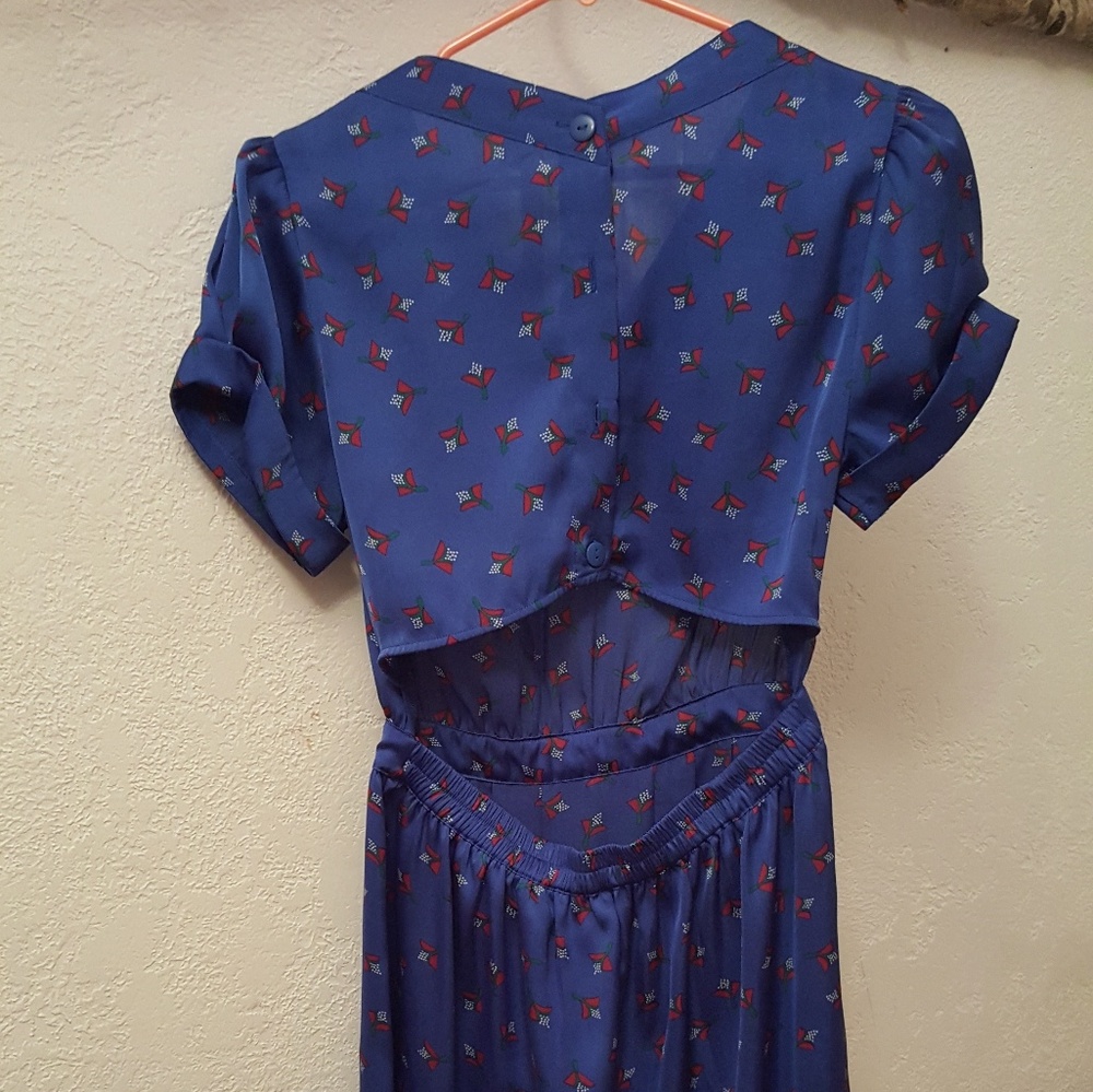 Dress - Picture 3 of 4
